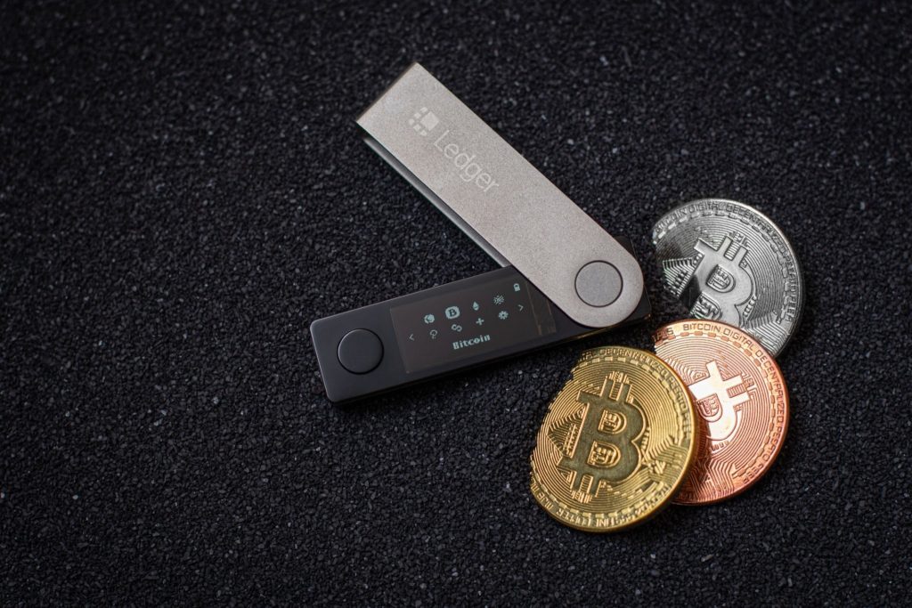 How To Keep Your Cryptos Safe in Hardware Wallet