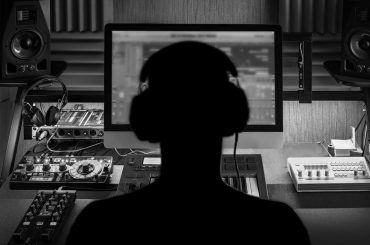 Connecting the Beats: How Aspiring DJs Can Thrive in the Age of Social Media
